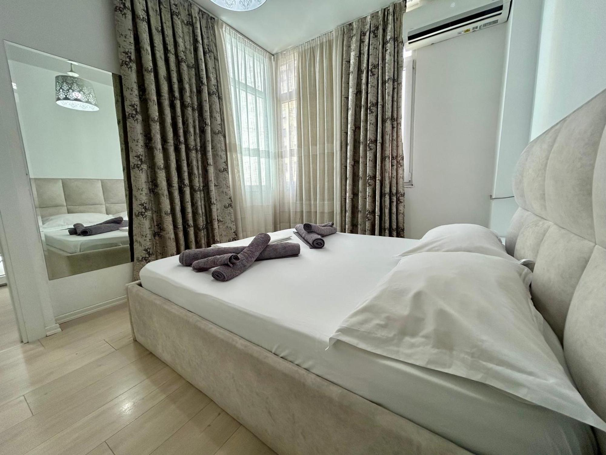 A&X Lovely And Central Apartment - 24H Self Check-In Tirana Esterno foto