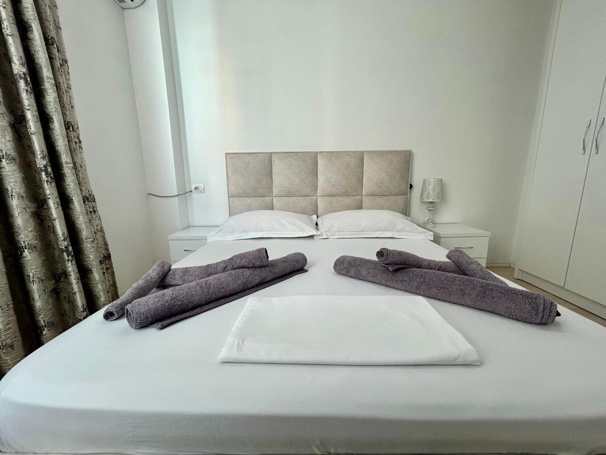 A&X Lovely And Central Apartment - 24H Self Check-In Tirana Esterno foto